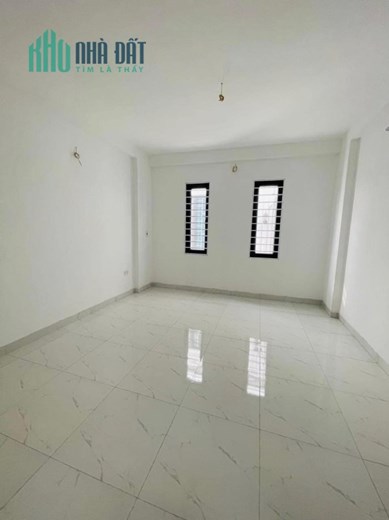Nhà Nguyễn Văn Linh già 3 tỷ 5 tầng đẹp long lanh Ô Tô đỗ cổng Hàng Xóm Vinhome Riverside.