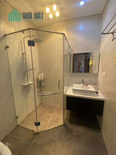 Bán ngôi nhà 77m2 phố Nghi Tàm, Tây Hồ Thang máy Nhập khẩu 6 tầng 10m Ô tô đua 9.4 Tỷ