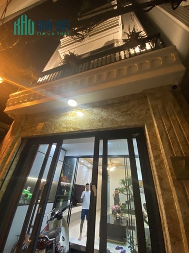 Bán ngôi nhà 77m2 phố Nghi Tàm, Tây Hồ Thang máy Nhập khẩu 6 tầng 10m Ô tô đua 9.4 Tỷ
