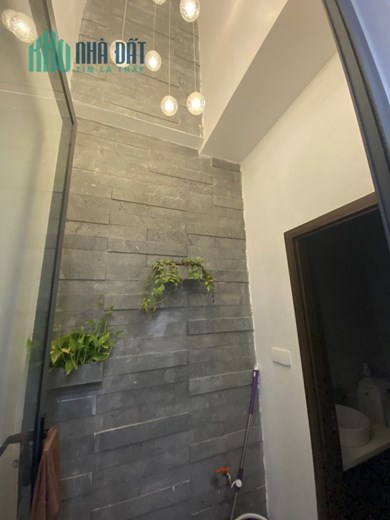 Bán căn nhà 77m2 phố Nghi Tàm, Tây Hồ Thang máy 6 ngủ 10m 2 Ô tô tránh 9.4 Tỷ