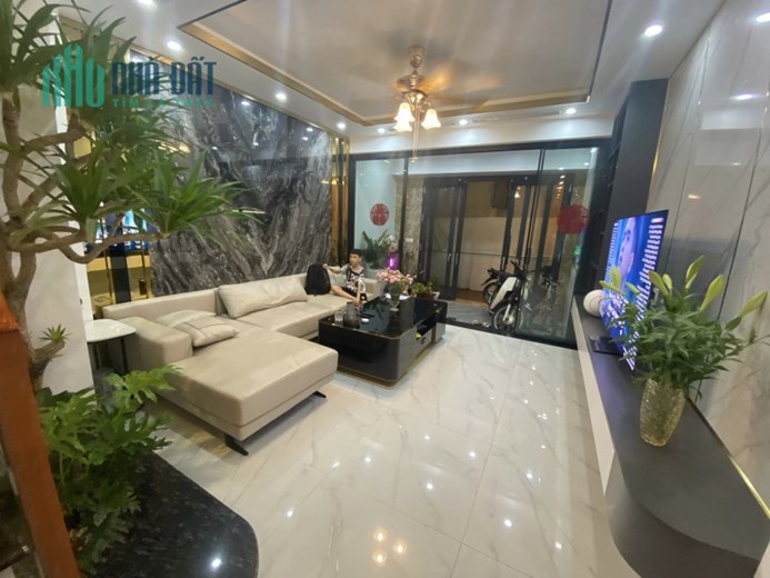 Bán căn nhà 78m2 phố Nghi Tàm, Tây Hồ Thang máy Nhập khẩu 6 phòng ngủ Ô tô phi 10m 9.1 Tỷ