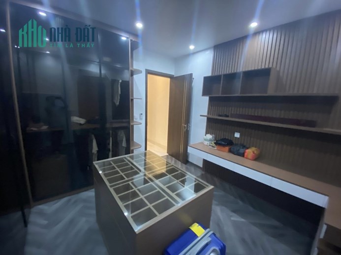 Bán căn nhà 78m2 phố Nghi Tàm, Tây Hồ Thang máy Nhập khẩu 6 phòng ngủ Ô tô phi 10m 9.1 Tỷ