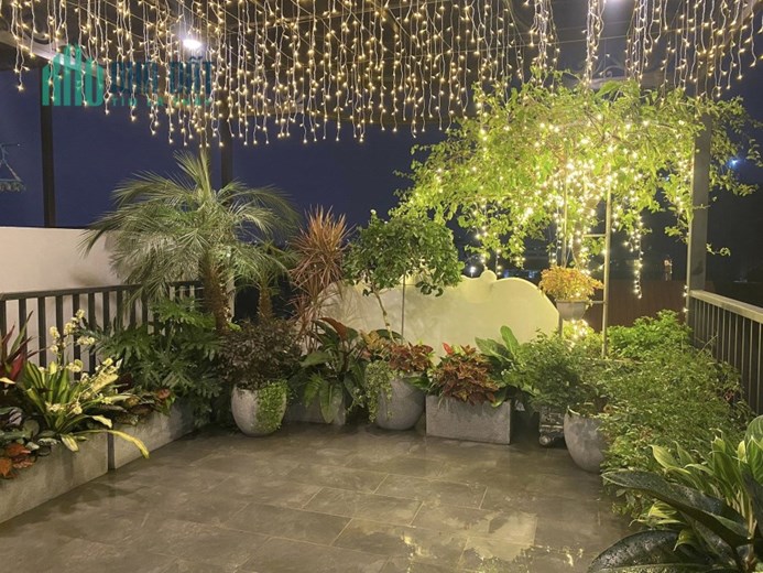 Bán nhà 79m2 phố Nghi Tàm, Tây Hồ Thang máy Nhập khẩu 6 phòng ngủ 2 Ô tô tránh 10m 9.3 Tỷ