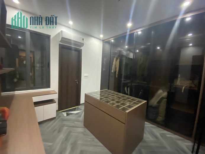 Bán ngôi nhà 75m2 phố Nghi Tàm, Tây Hồ Thang máy 6 phòng ngủ Ngõ Ô tô tránh 10m 9.2 Tỷ