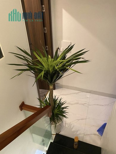 Bán căn nhà 75m2 phố Nghi Tàm, Tây Hồ Thang máy XỊN 6 tầng Ô tô tránh 10m 9.5 Tỷ