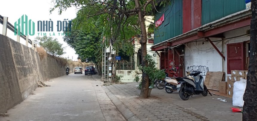Kho 2 tầng 234m2 sàn trên 120+50m2 mặt tiền phố chính