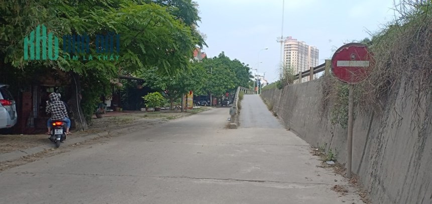 Kho 2 tầng 234m2 sàn trên 120+50m2 mặt tiền phố chính