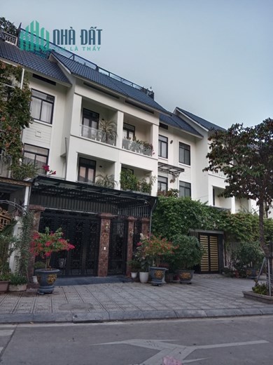 Không quá ồn ào, tấp nập, không xô bồ hối hả 
KĐT Geleximco Dương Nội 144m mặt tiền rộng giá chỉ