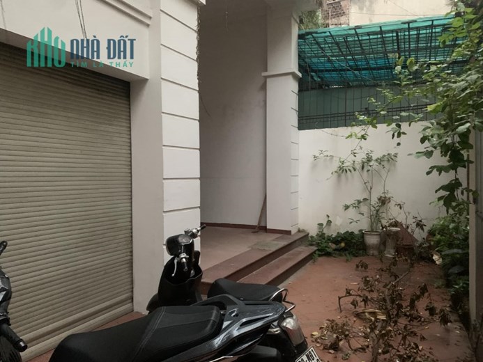 Cho thuê nhà phố Lĩnh Nam , 200m2 x 3,5 tầng, giá 25tr