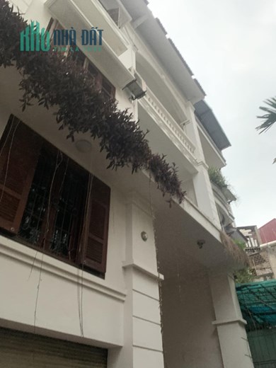 Cho thuê nhà phố Lĩnh Nam , 200m2 x 3,5 tầng, giá 25tr
