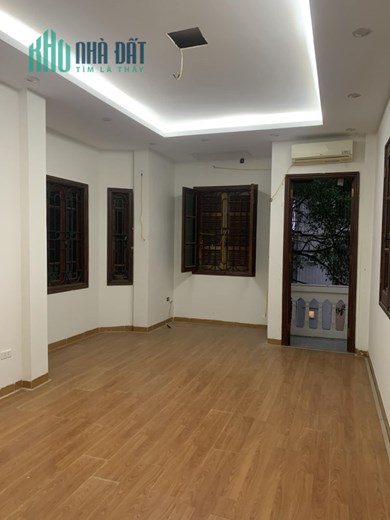 Cho thuê nhà phố Lĩnh Nam , 200m2 x 3,5 tầng, giá 25tr
