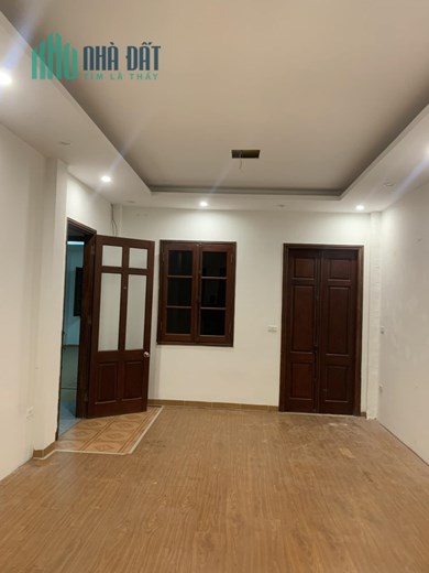 Cho thuê nhà phố Lĩnh Nam , 200m2 x 3,5 tầng, giá 25tr