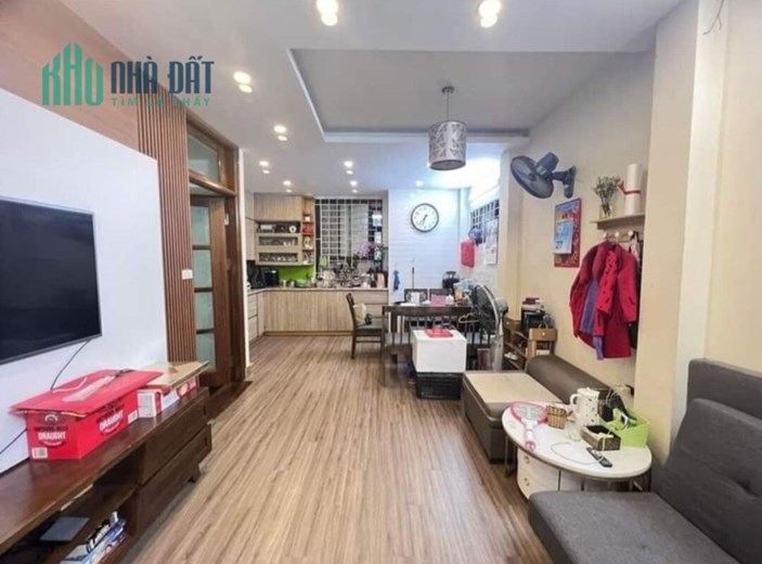 Lê Thanh Nghị, Hai Bà Trưng, ở ngay, sát phố, lô góc, ba gác tránh, 45m2, 5 tầng 5 ngủ, Mt 4m, giá