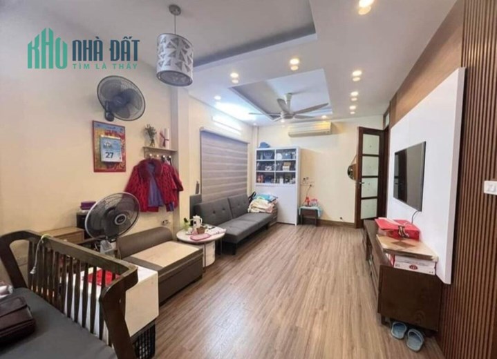 Lê Thanh Nghị, Hai Bà Trưng, ở ngay, sát phố, lô góc, ba gác tránh, 45m2, 5 tầng 5 ngủ, Mt 4m, giá
