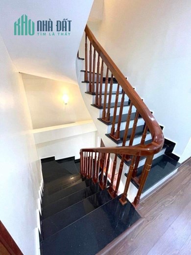 Lê Thanh Nghị, Hai Bà Trưng, ở ngay, sát phố, lô góc, ba gác tránh, 45m2, 5 tầng 5 ngủ, Mt 4m, giá