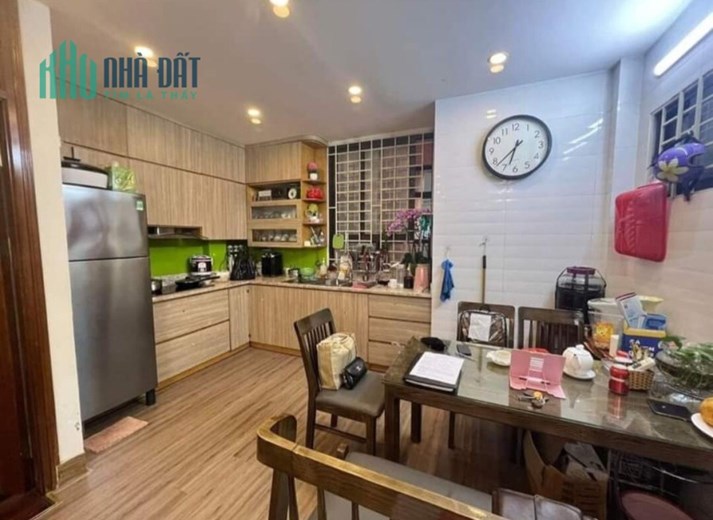 Lê Thanh Nghị, Hai Bà Trưng, ở ngay, sát phố, lô góc, ba gác tránh, 45m2, 5 tầng 5 ngủ, Mt 4m, giá