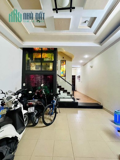 BÁN GẤP NHÀ PHỐ VIP ĐỖ QUANG, 90M2, MẶT TIỀN 5M, THANG MÁY, DÂN TRÍ CAO