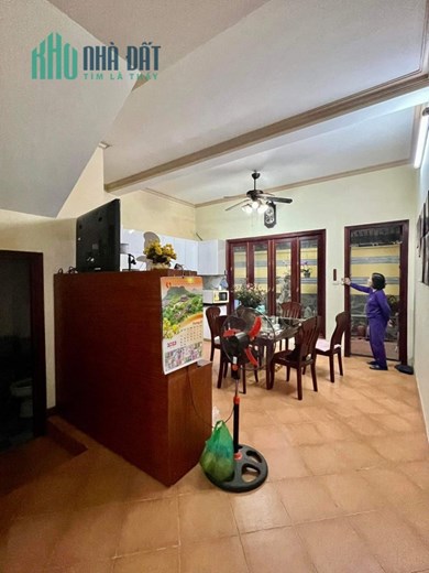 BÁN GẤP NHÀ PHỐ VIP ĐỖ QUANG, 90M2, MẶT TIỀN 5M, THANG MÁY, DÂN TRÍ CAO