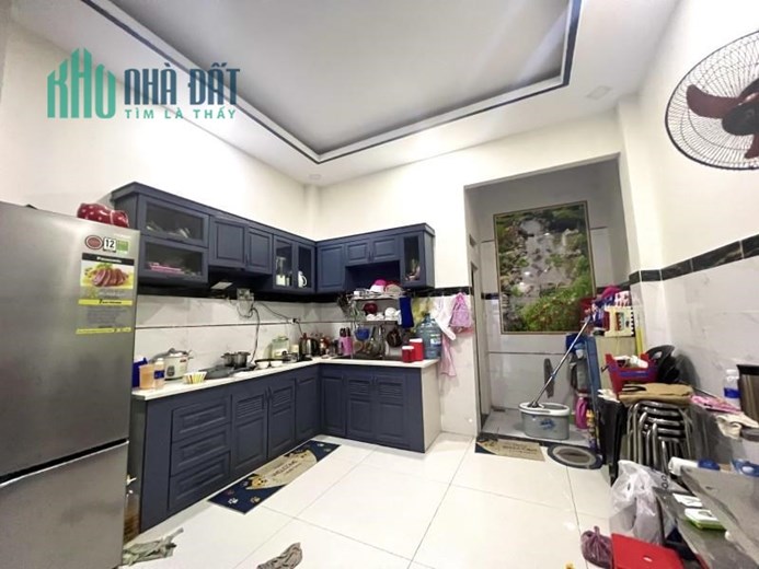 Bán nhà Lạc Long Quân Quận Tân Bình , 60m2, HXH , Chỉ 5Tỷ 300.
