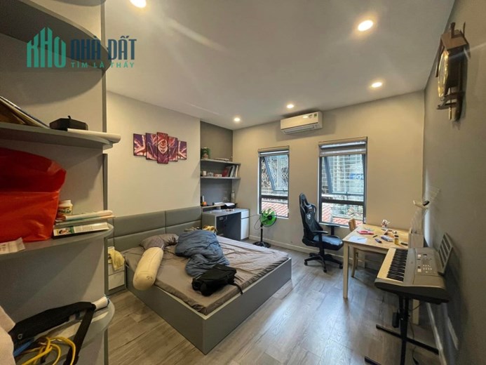 Đại La, Hai Bà Trưng, nhà đập hộp, gần phố, mặt tiền rộng, 50m2,  5 tầng , chỉ 5 tỉ 4
