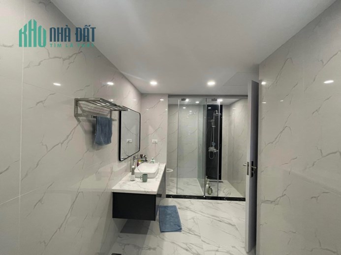 Đại La, Hai Bà Trưng, nhà đập hộp, gần phố, mặt tiền rộng, 50m2,  5 tầng , chỉ 5 tỉ 4