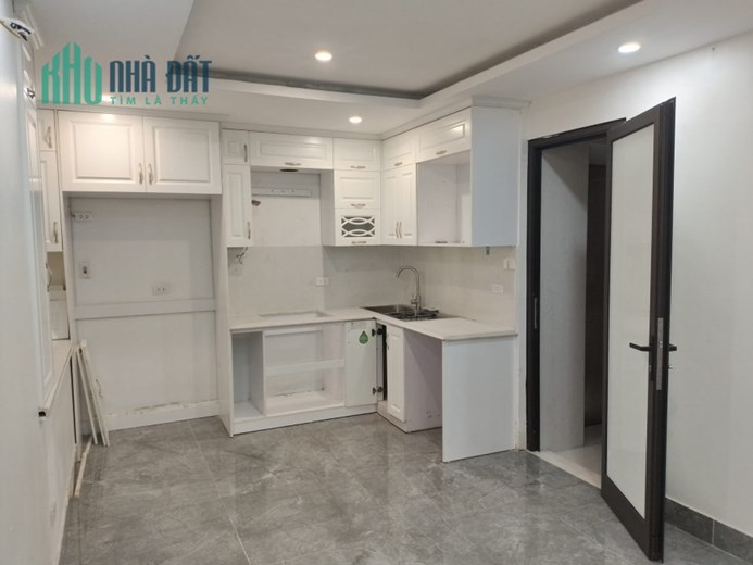 Cho thuê nhà nguyên căn, Vũ Tông Phan, Mặt phố, 75m2, 7T, thang máy, gara ô tô.