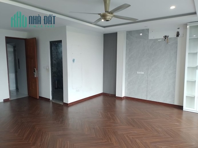 Cho thuê nhà nguyên căn, Vũ Tông Phan, Mặt phố, 75m2, 7T, thang máy, gara ô tô.