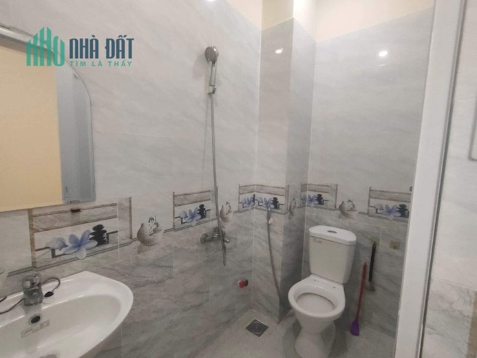 BÁN NHÀ MỚI XE HƠI VÀO NHÀ GIÁP TÊN LỬA, 48M2 4 TẦNG, 4.6 TỶ.