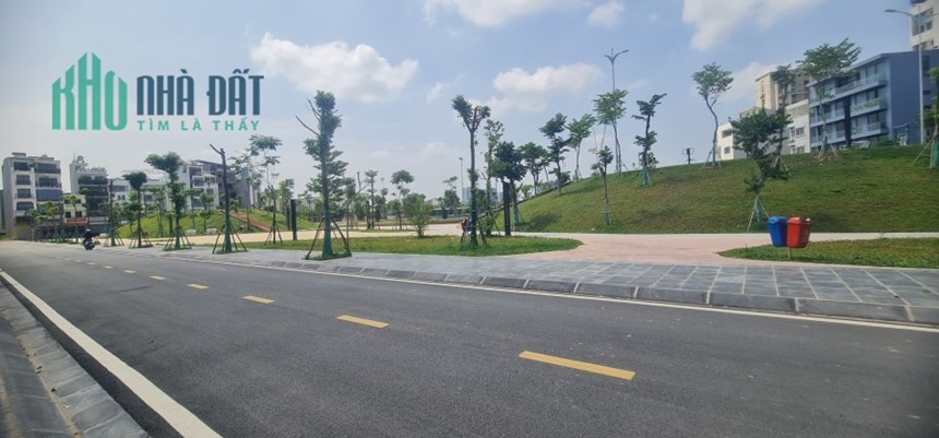 Ở Đẳng Cấp, View Công Viên, Nhà 2 Mặt Tiền, Vỉa Hè, Vị Trí có 1 0 2 khu phố Ngọc Thụy.