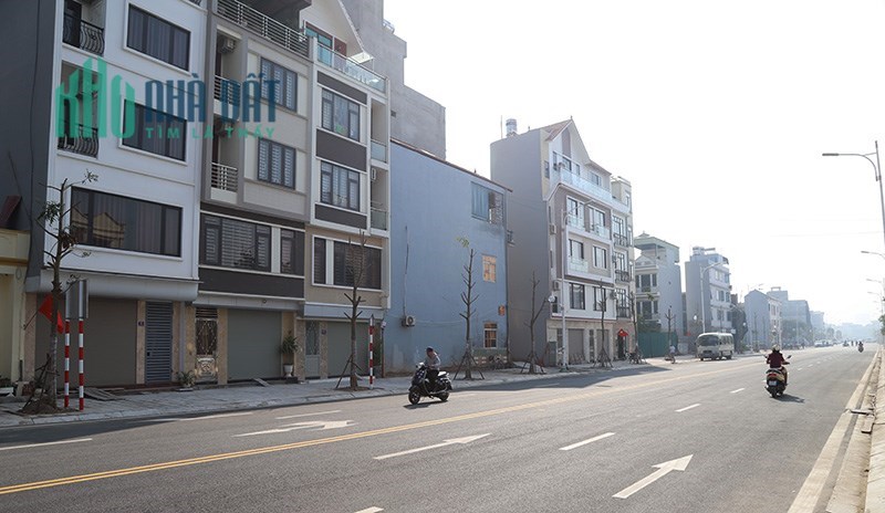 Ở Đẳng Cấp, View Công Viên, Nhà 2 Mặt Tiền, Vỉa Hè, Vị Trí có 1 0 2 khu phố Ngọc Thụy.