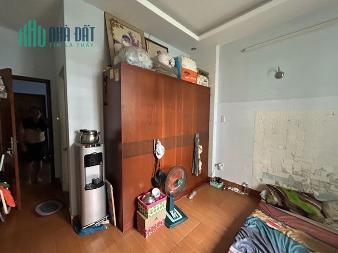 CHỦ NỢ BANK BÁN NHÀ GIÁP TÊN TỬA, 80M2 3 TẦNG, NHỈNH 5 TỶ.