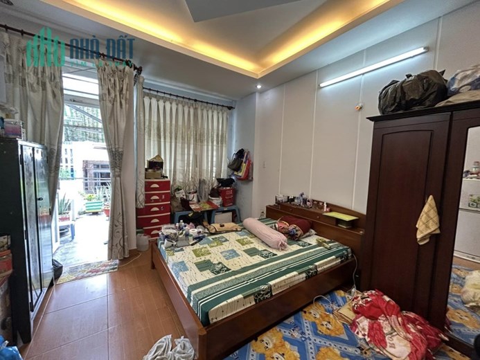 CHỦ NỢ BANK BÁN NHÀ GIÁP TÊN TỬA, 80M2 3 TẦNG, NHỈNH 5 TỶ.