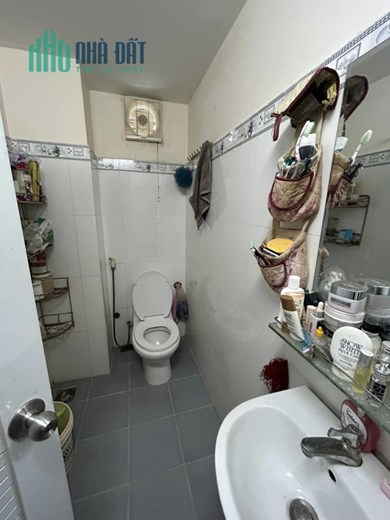 CHỦ NỢ BANK BÁN NHÀ GIÁP TÊN TỬA, 80M2 3 TẦNG, NHỈNH 5 TỶ.
