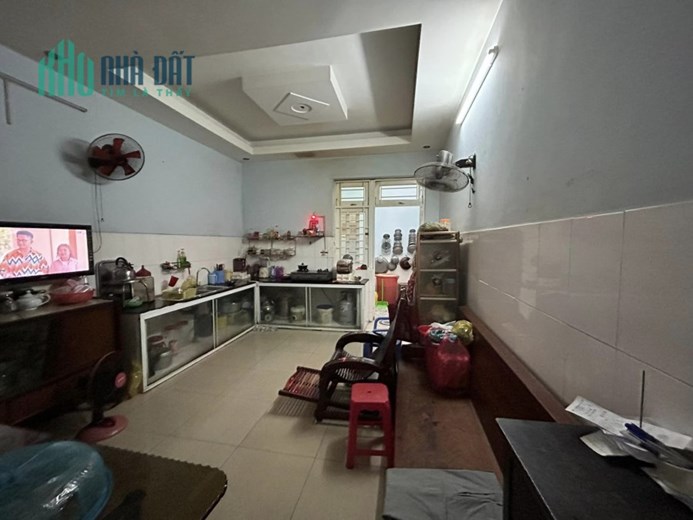 CHỦ NỢ BANK BÁN NHÀ GIÁP TÊN TỬA, 80M2 3 TẦNG, NHỈNH 5 TỶ.