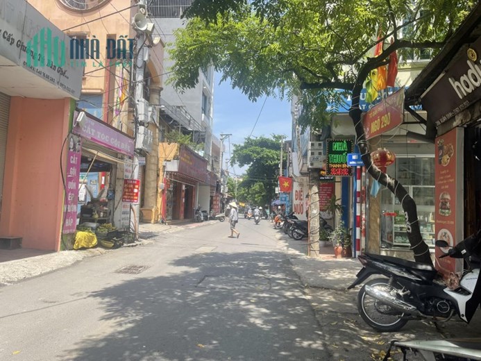 Cho thuê nhà nguyên căn, CHDV, 90m2, 3T, 5m, KD, mặt phố, 16tr, Xuân Đỉnh.