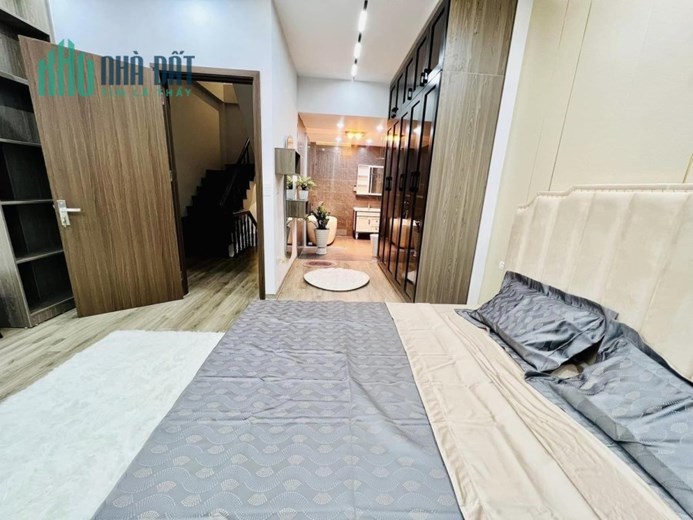 Vip - bán nhà ngõ 168 Hào Nam, ô tô dừng đỗ ngày đêm, 63m2 7.8 tỷ