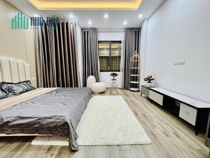 Vip - bán nhà ngõ 168 Hào Nam, ô tô dừng đỗ ngày đêm, 63m2 7.8 tỷ