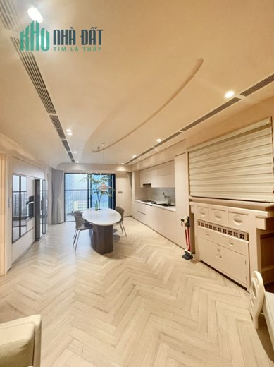 Bán CC cao cấp Golden Park, Cầu Giấy, 130 m2, 3 ngủ, nội thất tiền tỷ, chỉ việc xách vali đến ở.