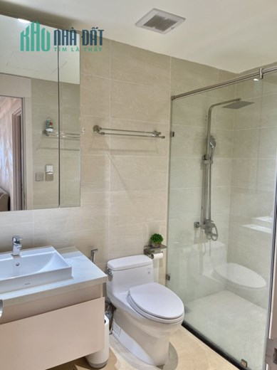 Bán CC cao cấp Golden Park, Cầu Giấy, 130 m2, 3 ngủ, nội thất tiền tỷ, chỉ việc xách vali đến ở.