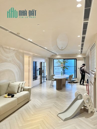 Bán CC cao cấp Golden Park, Cầu Giấy, 130 m2, 3 ngủ, nội thất tiền tỷ, chỉ việc xách vali đến ở.