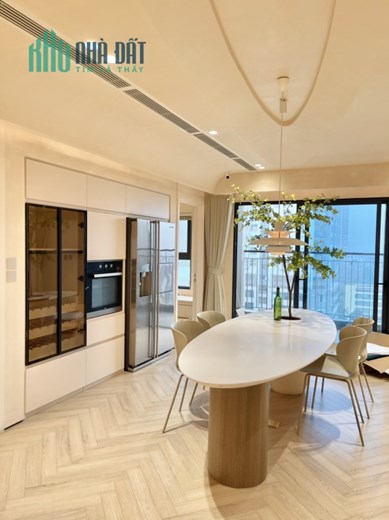 Bán CC cao cấp Golden Park, Cầu Giấy, 130 m2, 3 ngủ, nội thất tiền tỷ, chỉ việc xách vali đến ở.