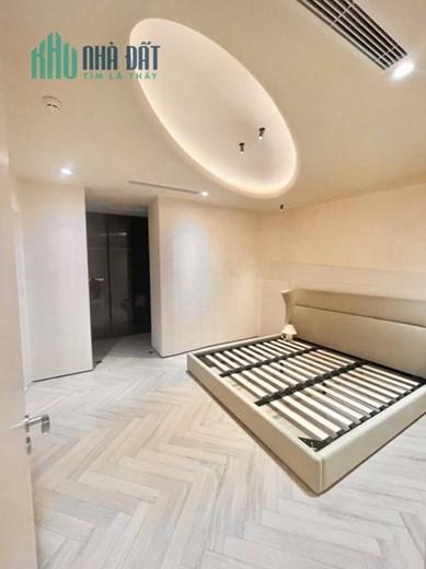 Bán CC cao cấp Golden Park, Cầu Giấy, 130 m2, 3 ngủ, nội thất tiền tỷ, chỉ việc xách vali đến ở.
