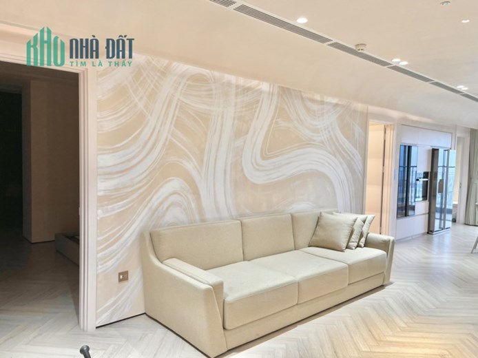 Bán CC cao cấp Golden Park, Cầu Giấy, 130 m2, 3 ngủ, nội thất tiền tỷ, chỉ việc xách vali đến ở.
