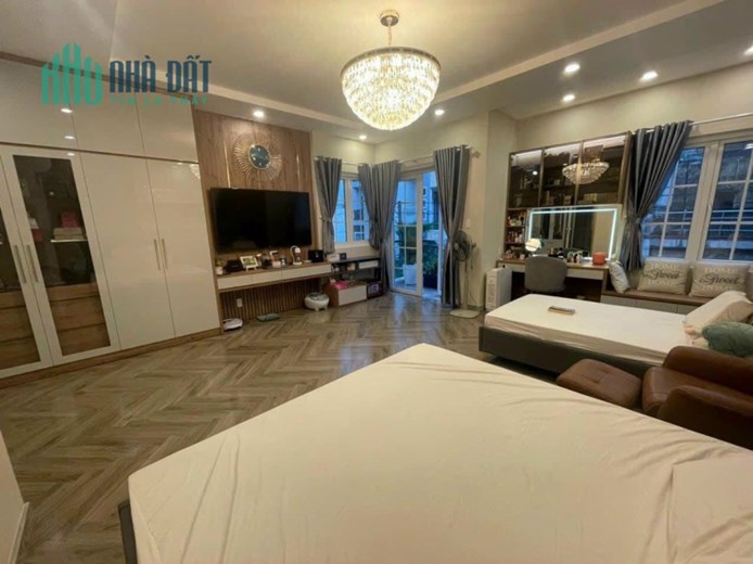 BIỆT THỰ 3 MẶT TIỀN  ĐẸP LUNG LINH - TẶNG HẾT NỘI THẤT - 4 TẦNG - HẺM 8M -500m2