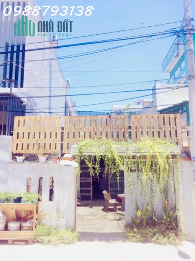 Căn nhà 2 tầng với 14 phòng trọ cho nhân viên Hyatt và Crown thuê