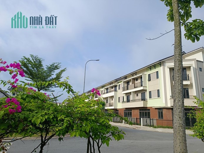 Bán gấp nhà phố 3 tầng view đẹp tại kđt Vsip.