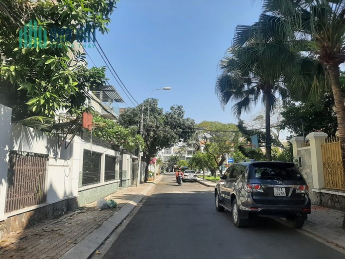 NHÀ LÂM VĂN BỀN TRUNG TÂM QUẬN 7, 70M2, LỘ 6M, Ô TÔ 7 CHỔ TỚI NHÀ, 5.3 TỶ
