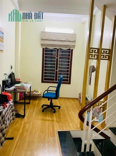 CỰC HIẾM. Nhà tự xây Phố Đại La, 15m ra ô tô, thoáng tước sau. nở hậu. Diện tích 35m, 4 tầng, mặt