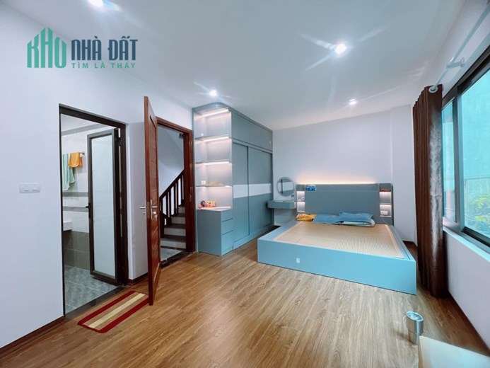NHÀ MỚI. Phố Trần Khát Chân, Phố Huế, đầy đủ nội thất, gần mặt phố, bãi ô tô sát nhà. Diện tích