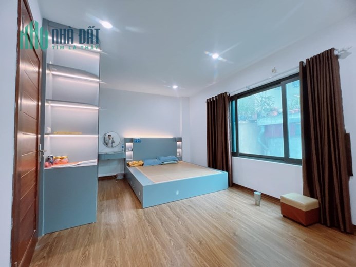 NHÀ MỚI. Phố Trần Khát Chân, Phố Huế, đầy đủ nội thất, gần mặt phố, bãi ô tô sát nhà. Diện tích
